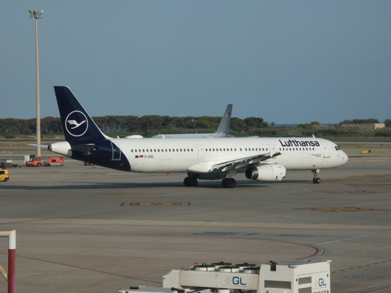 Photo of D-AIDL - Lufthansa Airbus A321-200 at BCN on AeroXplorer Aviation Database