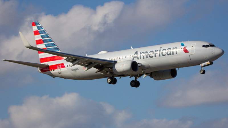 Photo of N835NN - American Airlines Boeing 737-800 at MIA on AeroXplorer Aviation Database