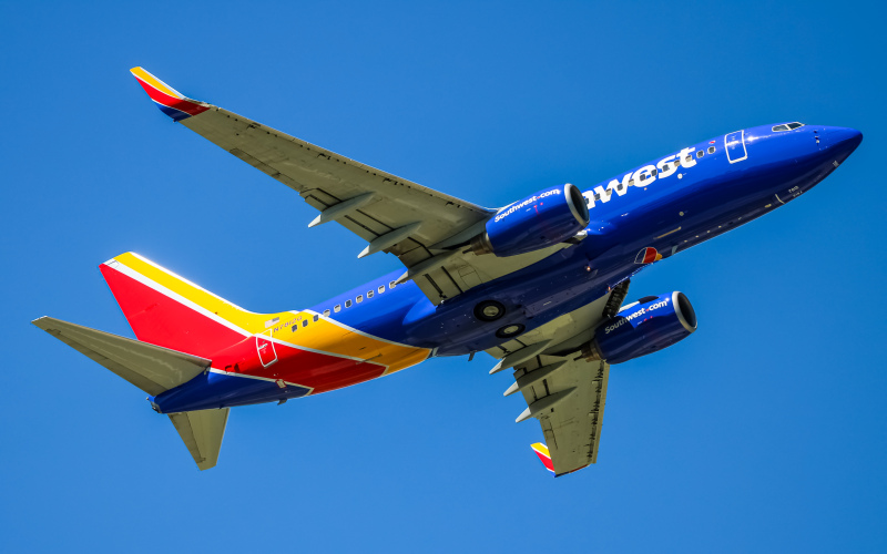 Photo of N7812G - Southwest Airlines Boeing 737-700 at BWI on AeroXplorer Aviation Database