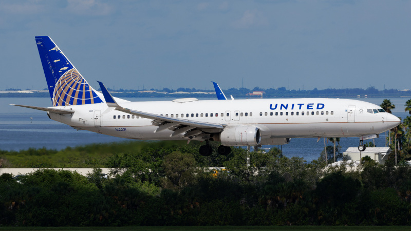 Photo of N12221 - United Airlines Boeing 737-800 at TPA on AeroXplorer Aviation Database