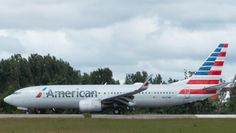 Photo of N947NN - American Airlines Boeing 737-800 at BZE on AeroXplorer Aviation Database