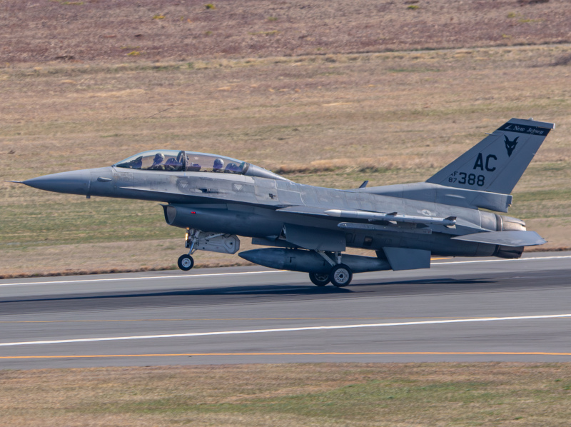 Photo of 87-0388 - USAF - United States Air Force General Dynamics F-16 Fighting Falcon at ACY on AeroXplorer Aviation Database