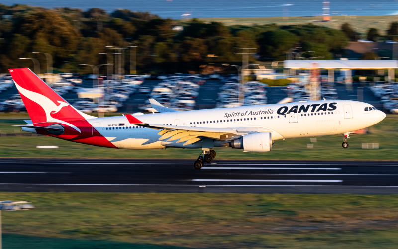 Photo of VH-EBK - Qantas Airways Airbus A330-200 at SYD on AeroXplorer Aviation Database