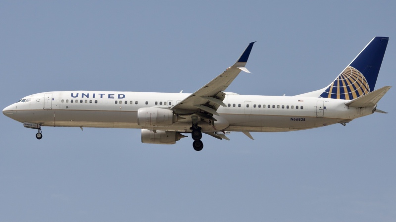 Photo of N66828 - United Airlines Boeing 737-900ER at IAH on AeroXplorer Aviation Database
