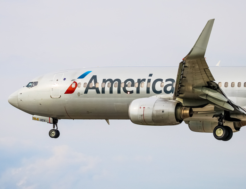 Photo of N964AN - American Airlines Boeing 737-800 at BWI on AeroXplorer Aviation Database