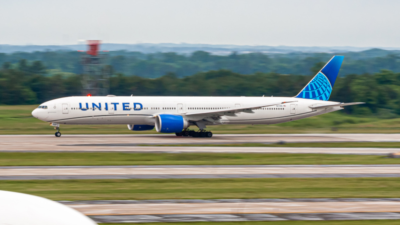 Photo of N2749U - United Airlines Boeing 777-300ER at IAD on AeroXplorer Aviation Database