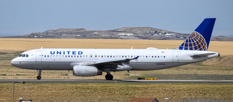 Photo of N494US - United Airlines Airbus A320 at DEN on AeroXplorer Aviation Database