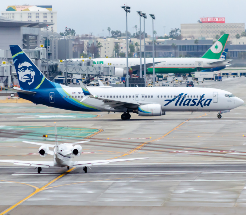 Photo of N577AS  - Alaska Airlines Boeing 737-800 at LAX on AeroXplorer Aviation Database