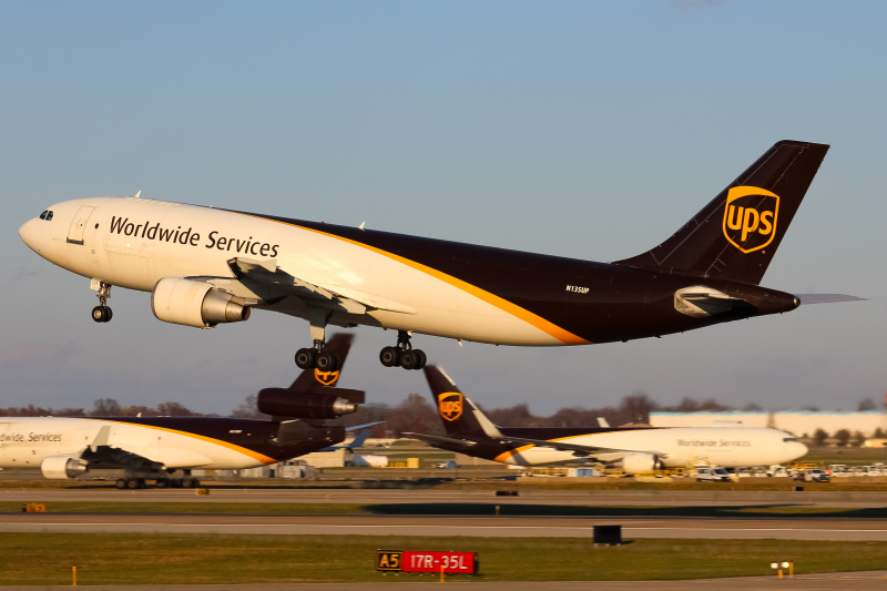 Photo of N135UP - United Parcel Service Airbus A300-600 at SDF on AeroXplorer Aviation Database