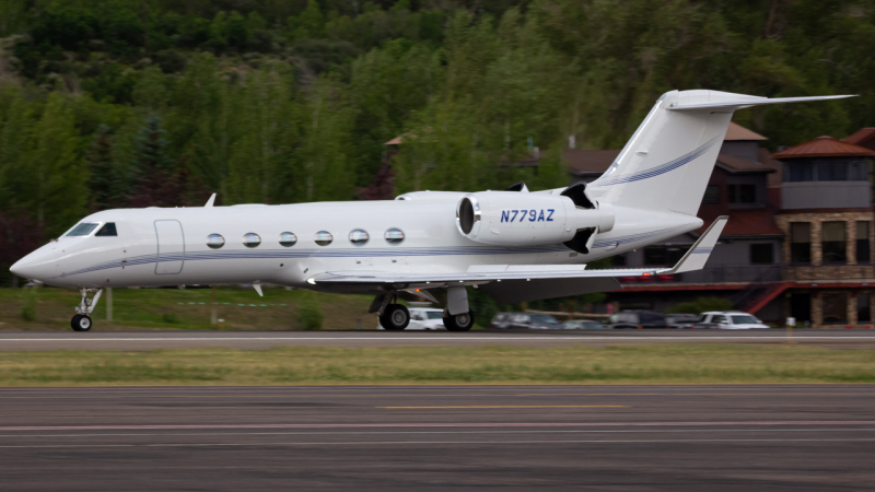 Photo of N779AZ - PRIVATE Gulfstream G450 at ASE on AeroXplorer Aviation Database