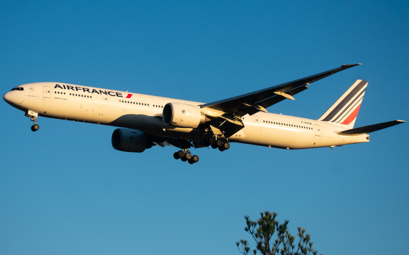 Photo of F-GSQB - Air France Boeing 777-300ER at IAD on AeroXplorer Aviation Database