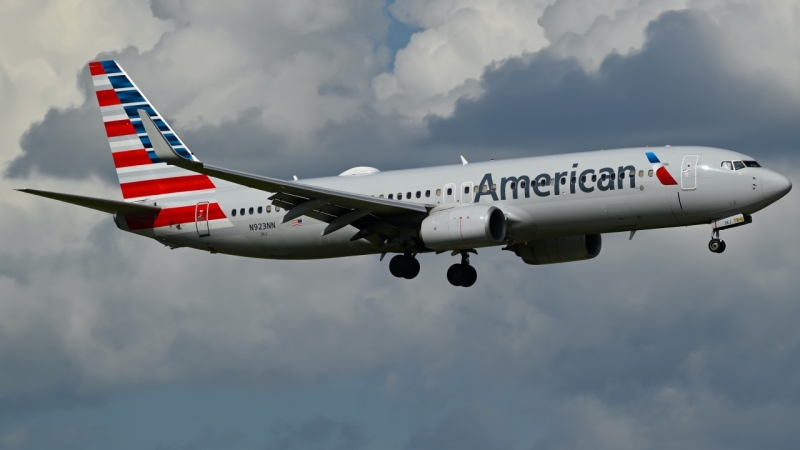 Photo of N923NN - American Airlines Boeing 737-800 at MCO on AeroXplorer Aviation Database