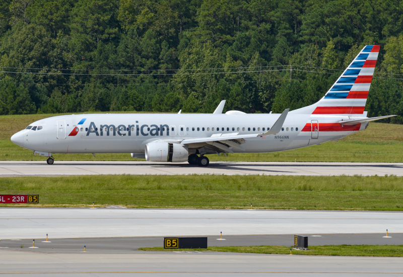 Photo of N966NN - American Airlines Boeing 737-800 at RDU on AeroXplorer Aviation Database