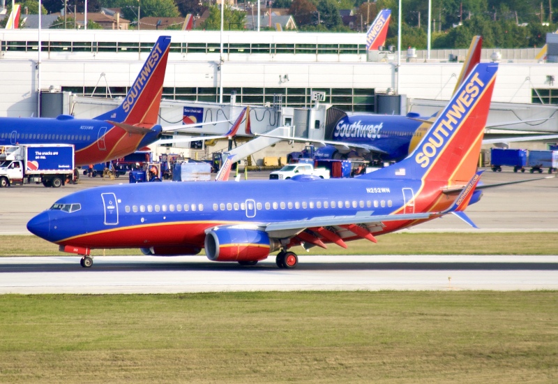 Photo of N252WN - Southwest Airlines Boeing 737-700 at MDW on AeroXplorer Aviation Database