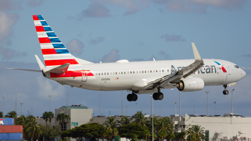 Photo of N988NN - American Airlines Boeing 737-800 at MIA on AeroXplorer Aviation Database