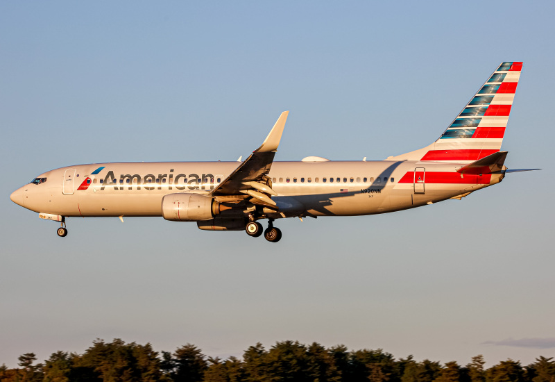 Photo of N920NN - American Airlines Boeing 737-800 at Bwi on AeroXplorer Aviation Database