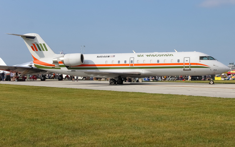 Photo of N454AW - United Express Mitsubishi CRJ-200 at DAY on AeroXplorer Aviation Database