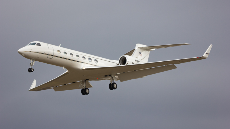 Photo of N1HC - PRIVATE Gulfstream G550 at MIA on AeroXplorer Aviation Database