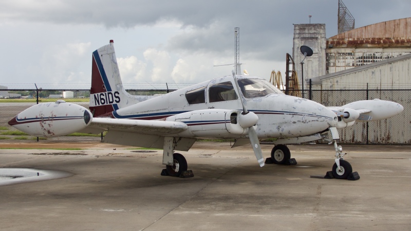 Photo of N61DS - PRIVATE Cessna 310 at HOU on AeroXplorer Aviation Database