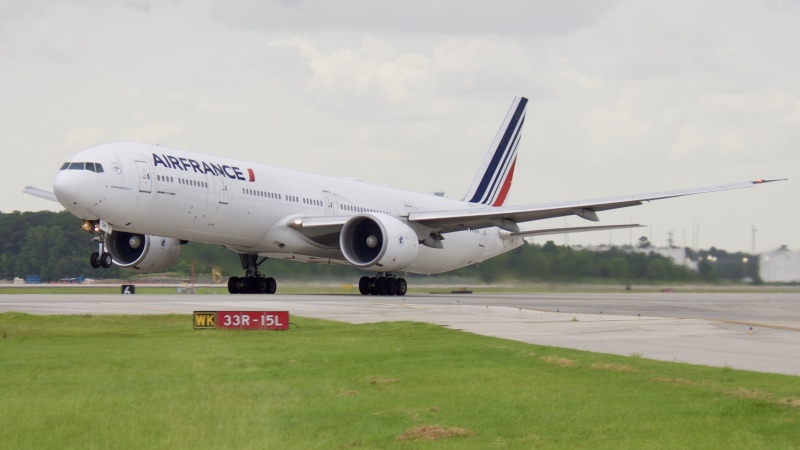 Photo of F-GSQH - Air France Boeing 777-300ER at IAH on AeroXplorer Aviation Database