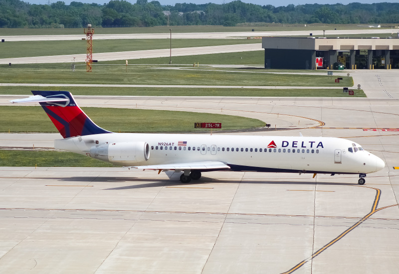 Photo of N926AT - Delta Airlines Boeing 717-200 at MKE on AeroXplorer Aviation Database