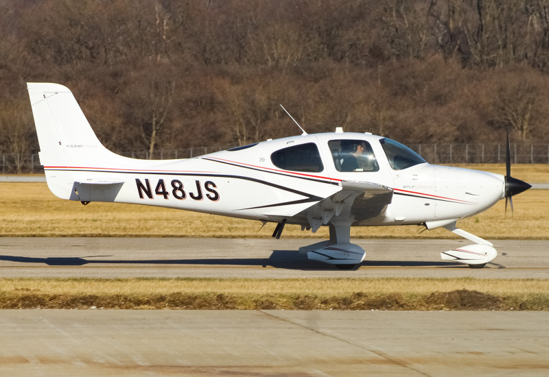 Photo of N48JS - PRIVATE  Cirrus SR-22 at LUK on AeroXplorer Aviation Database