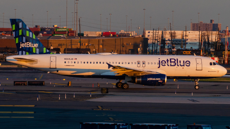 Photo of N569JB - JetBlue Airways Airbus A320 at EWR on AeroXplorer Aviation Database
