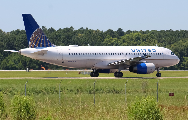 Photo of N472UA - United Airlines Airbus A320 at SAV on AeroXplorer Aviation Database