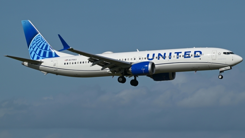 Photo of N37563 - United Airlines Boeing 737 MAX 9 at MCO on AeroXplorer Aviation Database