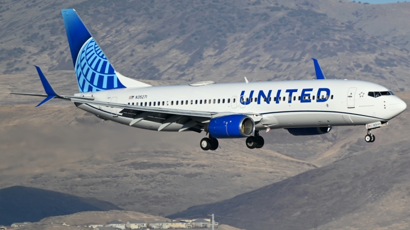 Photo of N35271 - United Airlines Boeing 737-800 at RNO on AeroXplorer Aviation Database