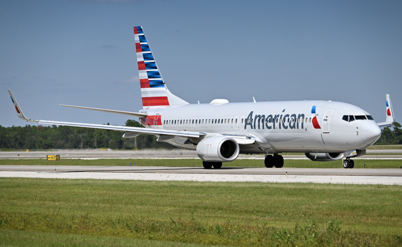 Photo of N997NN - American Airlines Boeing 737-800 at MCO on AeroXplorer Aviation Database