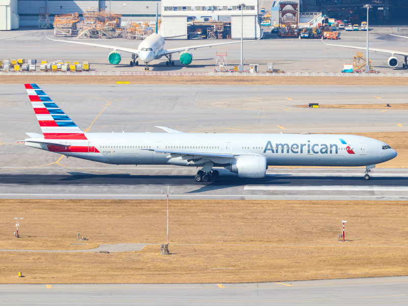 Photo of N722AN - American Airlines Boeing 777-300ER at HKG on AeroXplorer Aviation Database