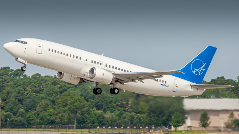 Photo of N804TJ - iAero Airways Boeing 737-400 at IAH on AeroXplorer Aviation Database