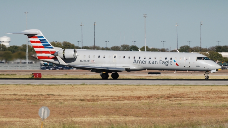 Photo of N706SK - American Eagle Mitsubishi CRJ-700 at DFW on AeroXplorer Aviation Database