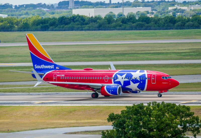 Photo of N922WN - Southwest Airlines Boeing 737-700 at AUS on AeroXplorer Aviation Database