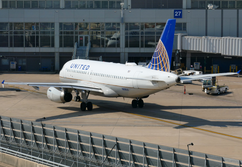Photo of N898UA - United Airlines Airbus A319 at AUS on AeroXplorer Aviation Database
