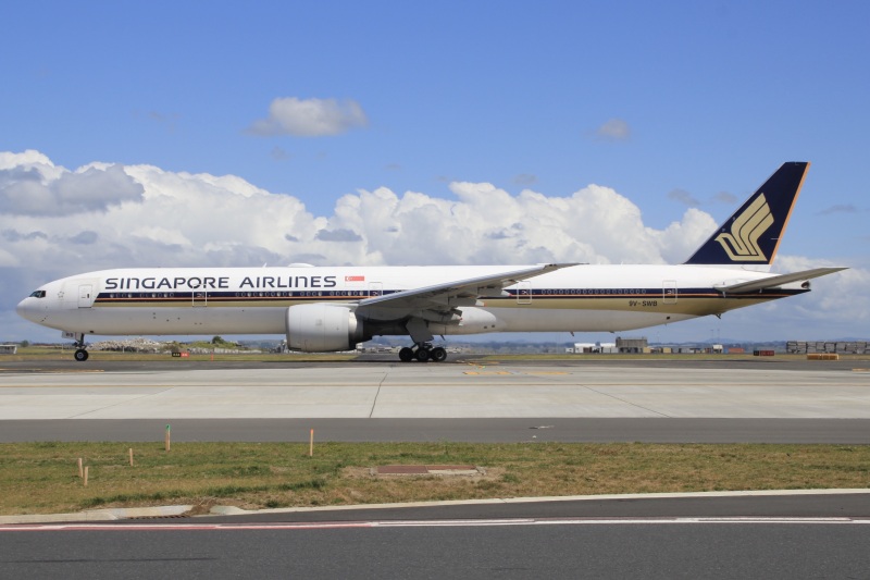 Photo of 9V-SWB - Singapore Airlines Boeing 777-300ER at AKL on AeroXplorer Aviation Database