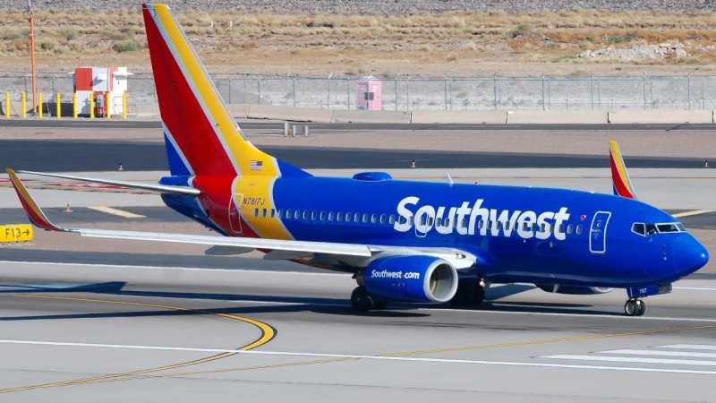 Photo of N7817J - Southwest Airlines Boeing 737-700 at PHX on AeroXplorer Aviation Database