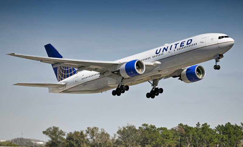 Photo of N220UA - United Airlines Boeing 777-200ER at MCO on AeroXplorer Aviation Database