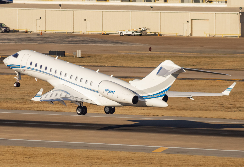 Photo of N921MT - PRIVATE Bombardier Global Express at DAL on AeroXplorer Aviation Database