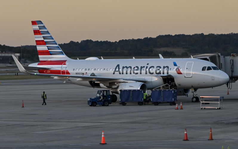 Photo of N9013A - American Airlines Airbus A319 at BHM on AeroXplorer Aviation Database