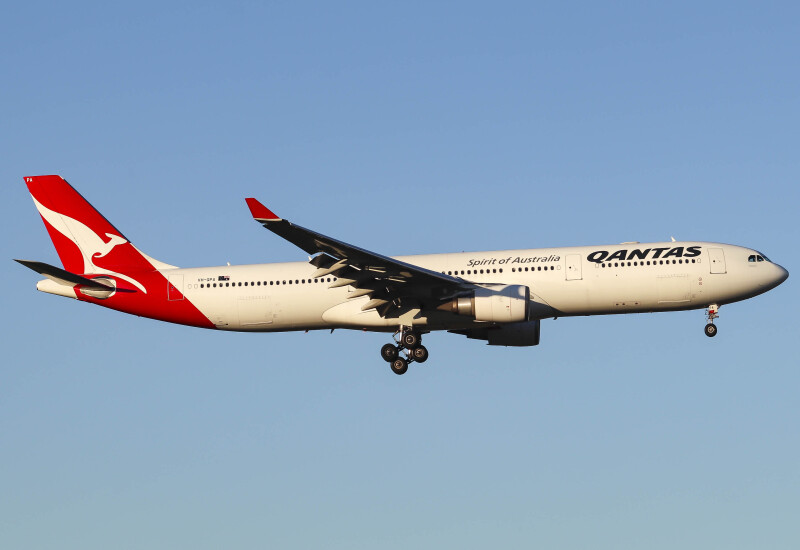 Photo of VH-QPA - Qantas Airways Airbus A330-300 at MEL on AeroXplorer Aviation Database