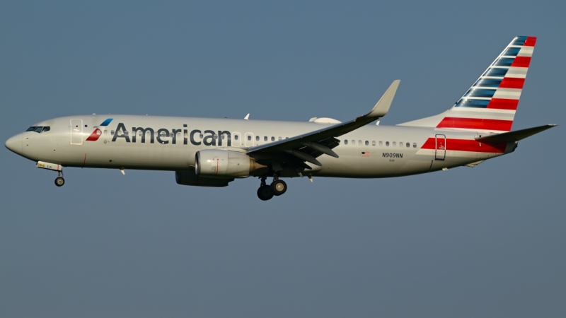 Photo of N909NN - American Airlines Boeing 737-800 at DFW on AeroXplorer Aviation Database