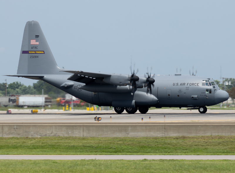 Photo of 92-3284 - USAF - United States Air Force Lockheed C-130H Hercules at MSP on AeroXplorer Aviation Database