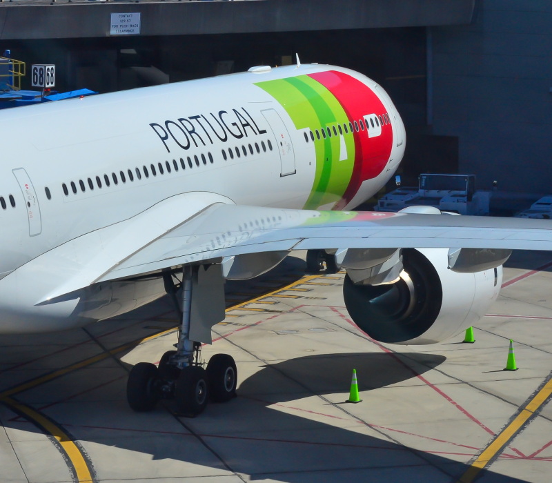 Photo of CS-TOO - TAP Air Portugal Airbus A330-200 at EWR on AeroXplorer Aviation Database