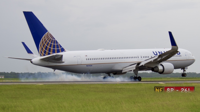 Photo of N644UA - United Airlines Boeing 767-300ER at IAH on AeroXplorer Aviation Database