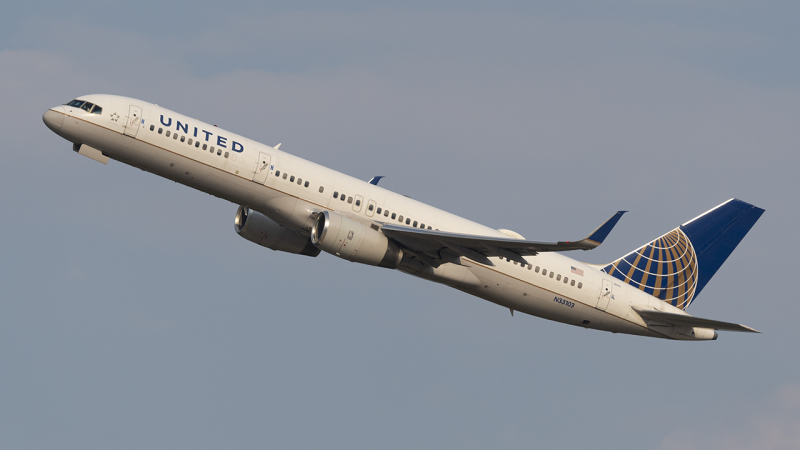 Photo of N33103 - United Airlines Boeing 757-200 at IAD on AeroXplorer Aviation Database