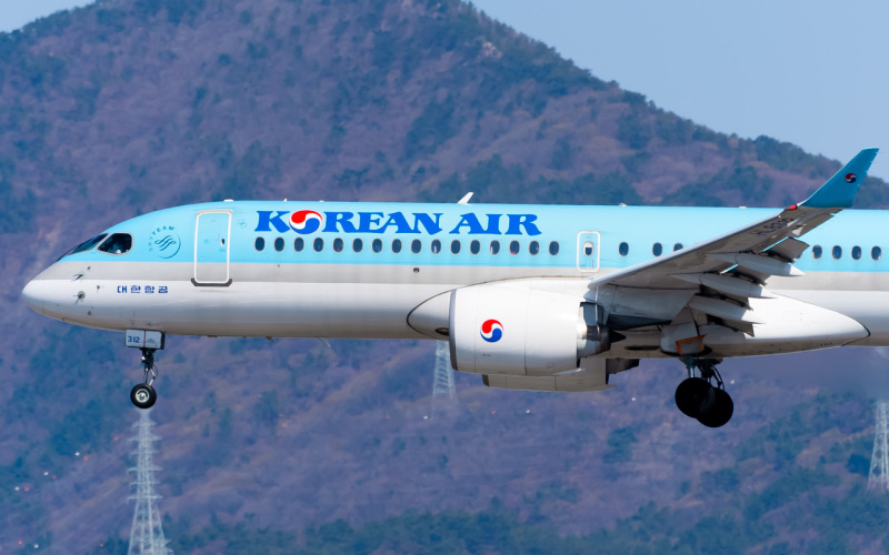 Photo of HL8312 - Korean Air Airbus A220-300 at PUS on AeroXplorer Aviation Database