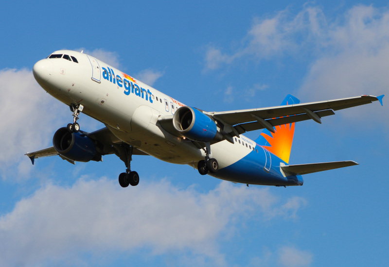 Photo of N216NV - Allegiant Air Airbus A320 at CVG on AeroXplorer Aviation Database