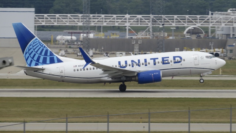 Photo of N54711 - United Airlines Boeing 737-700 at IND on AeroXplorer Aviation Database